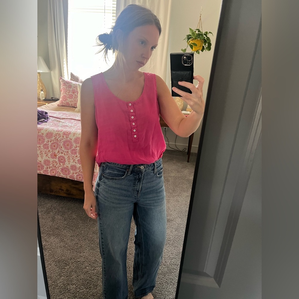 100% Linen tank top by Jones New York. Size Small. Hot pink.